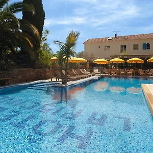 La Piscine Hotel